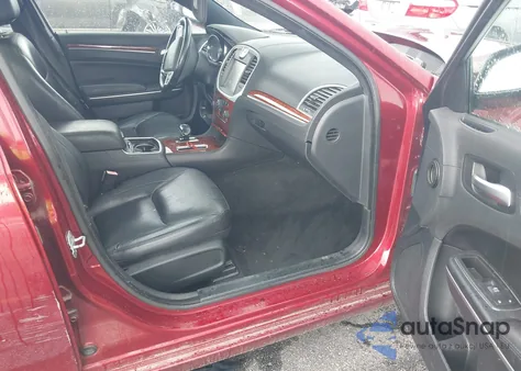 2013 Chrysler 300 Motown z USA, uszkodzony, nr VIN 2C3CCAAG2DH573414